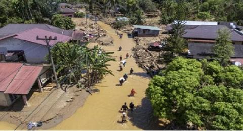 Rain forecasts raise fears in flood-hit Indonesia, Sri Lanka