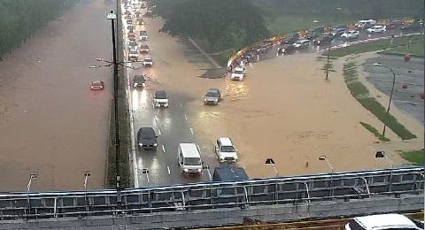 Flash floods hit Kuala Lumpur as torrential rain overwhelms urban drainage systems