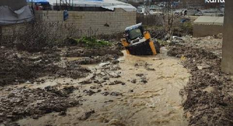 Flash floods in Syria kill 1 volunteer, trap civilians and block roads