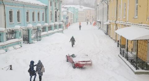 Whiteout in Russia Blizzards leave cities from St. Petersburg to Vladivostok buried in snow
