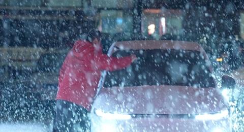 Severe winter weather grips central and eastern China