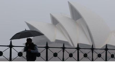 Thousands of Australians without power after tropical cyclone hits Northern Territory