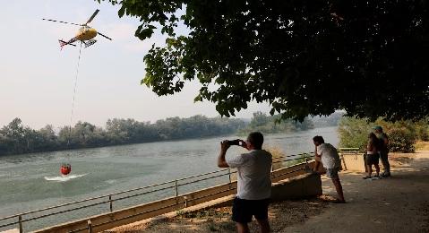 More than 18,000 people in lockdown as wildfire rages in Catalonia