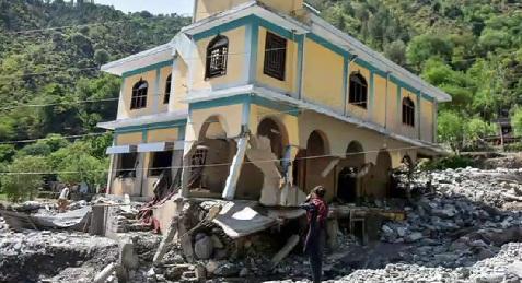 Muzaffarabad, Pakistan: At least 10 people were killed and 43 injured as strong winds and thunderstorms triggered flash floods and destroyed homes in central and northern parts of Pakistan, officials said Wednesday.
