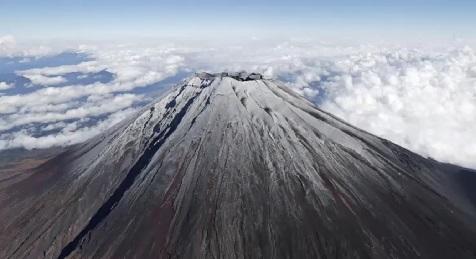 Snow back on Mount Fuji after longest absence